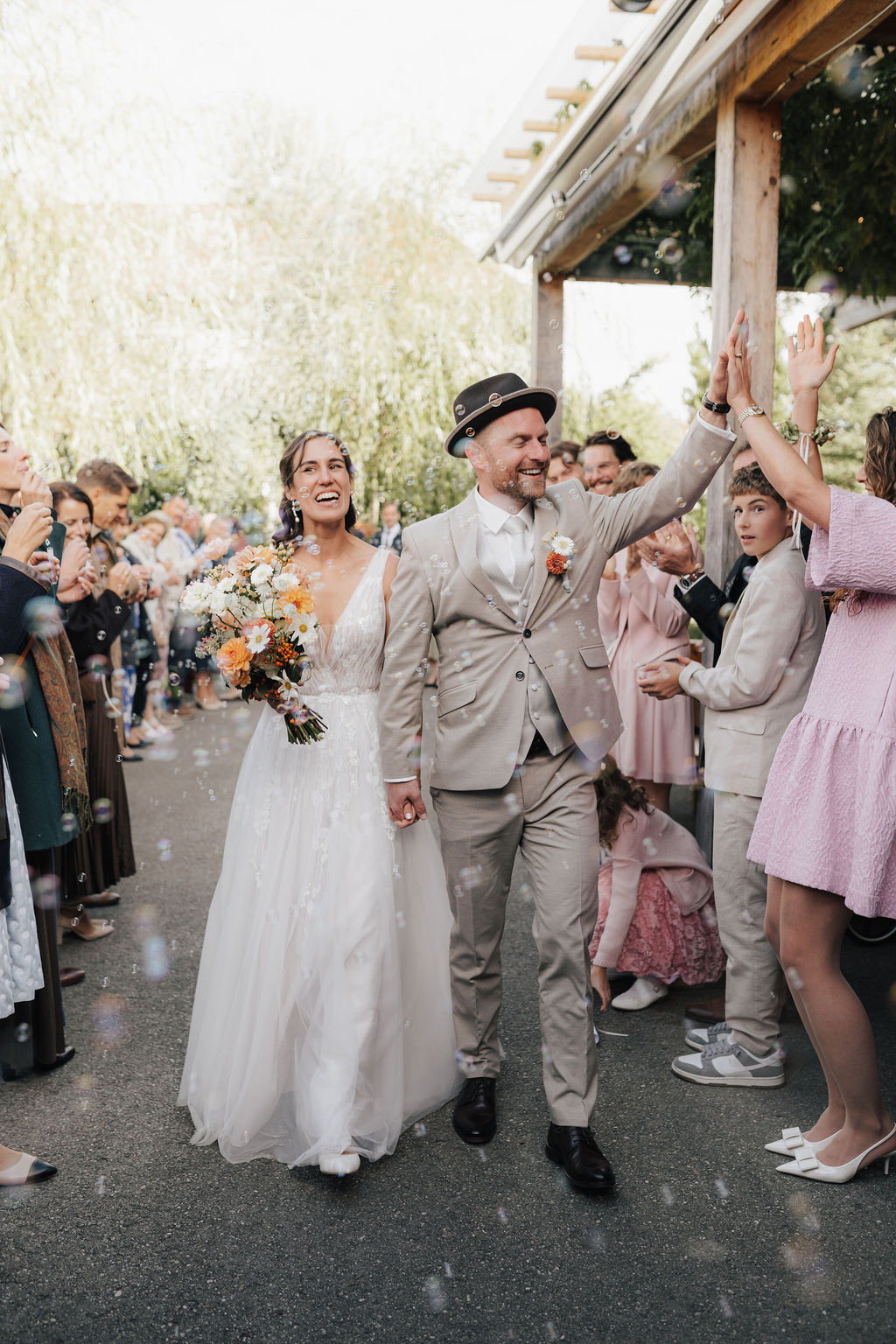 preuner wirt Hochzeitslocation, Oberösterreich, Gartenhochzeit, Hochzeitsplaner oesterreich freie trauung brautpaar auszug
